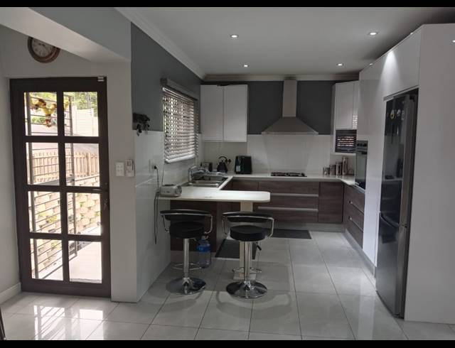 2 BEDROOM APARTMENT FOR SALE IN QUEENSBURGH CENTRAL